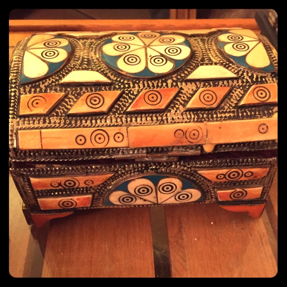 Wood box hand detailed